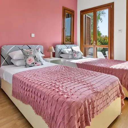 Kz01 - Modern Ground Floor In The Heart Of Aphrodite Hills *